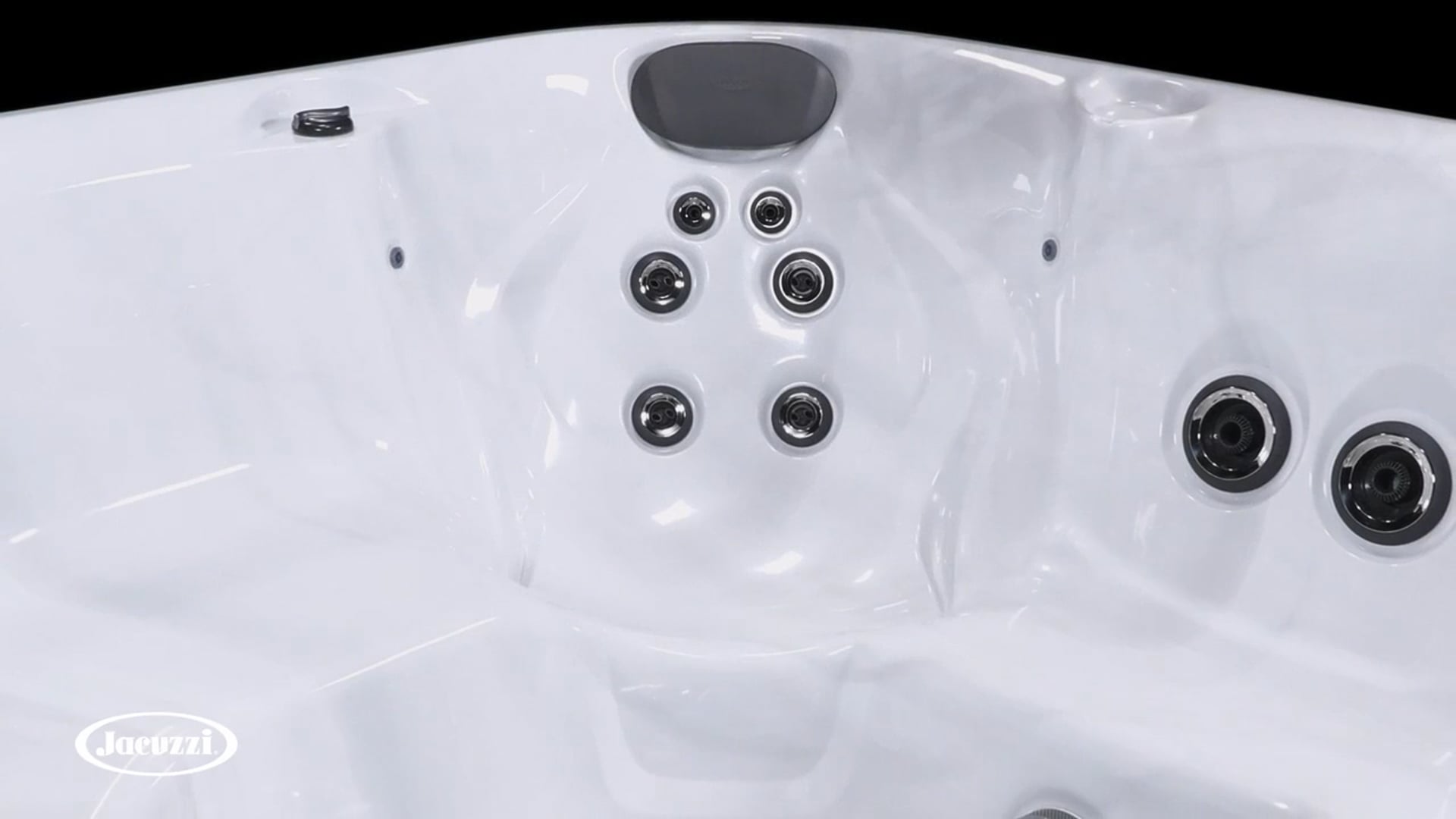 J-285™ - Jacuzzi® Hot Tubs | Lifestyle Outdoor