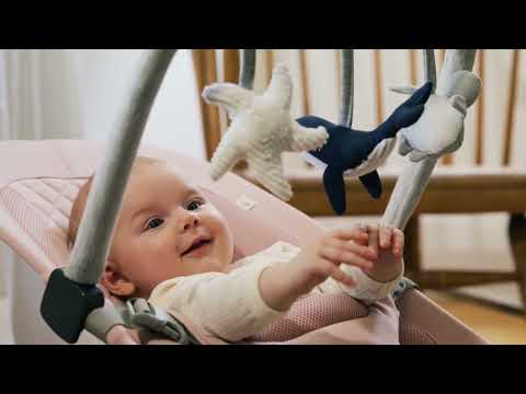 Wippen, ERGObaby, Grün – Produktvideo: zeigt das Produkt in Anwendung